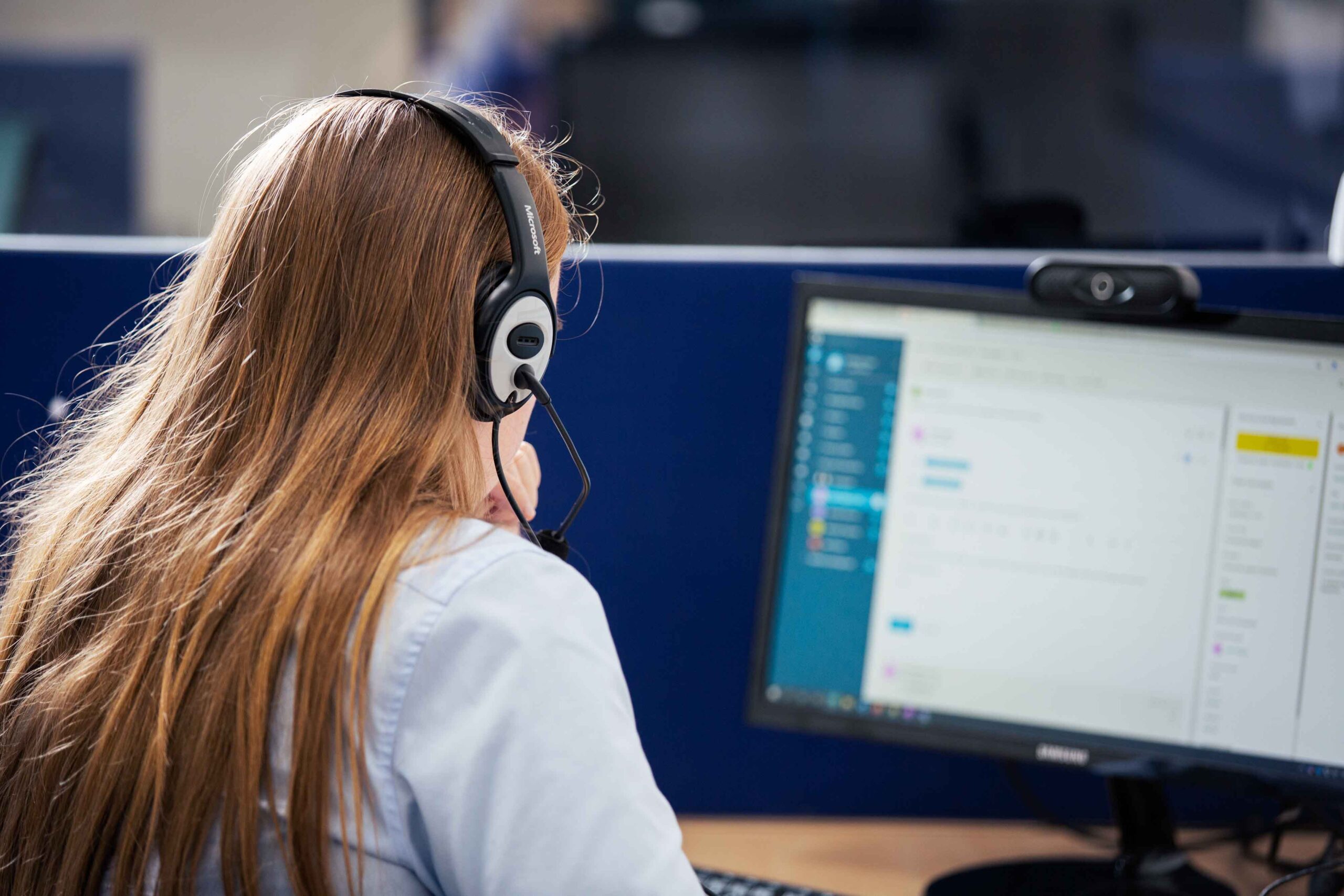 it monitoring girl at desk with headset